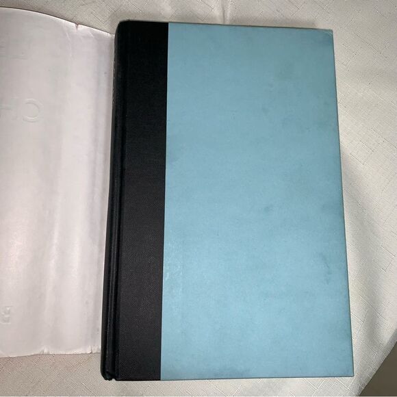 Lessons in Chemistry Book Bonnie Garmus Novel Best Seller Apple TV Show Reading - Picture 10 of 13